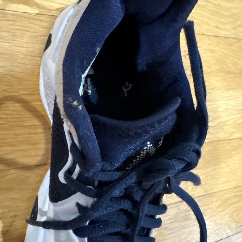 Boys Nike Paul George Shoes Sneakers Size 4.5 worn a few times - Picture 4 of 4